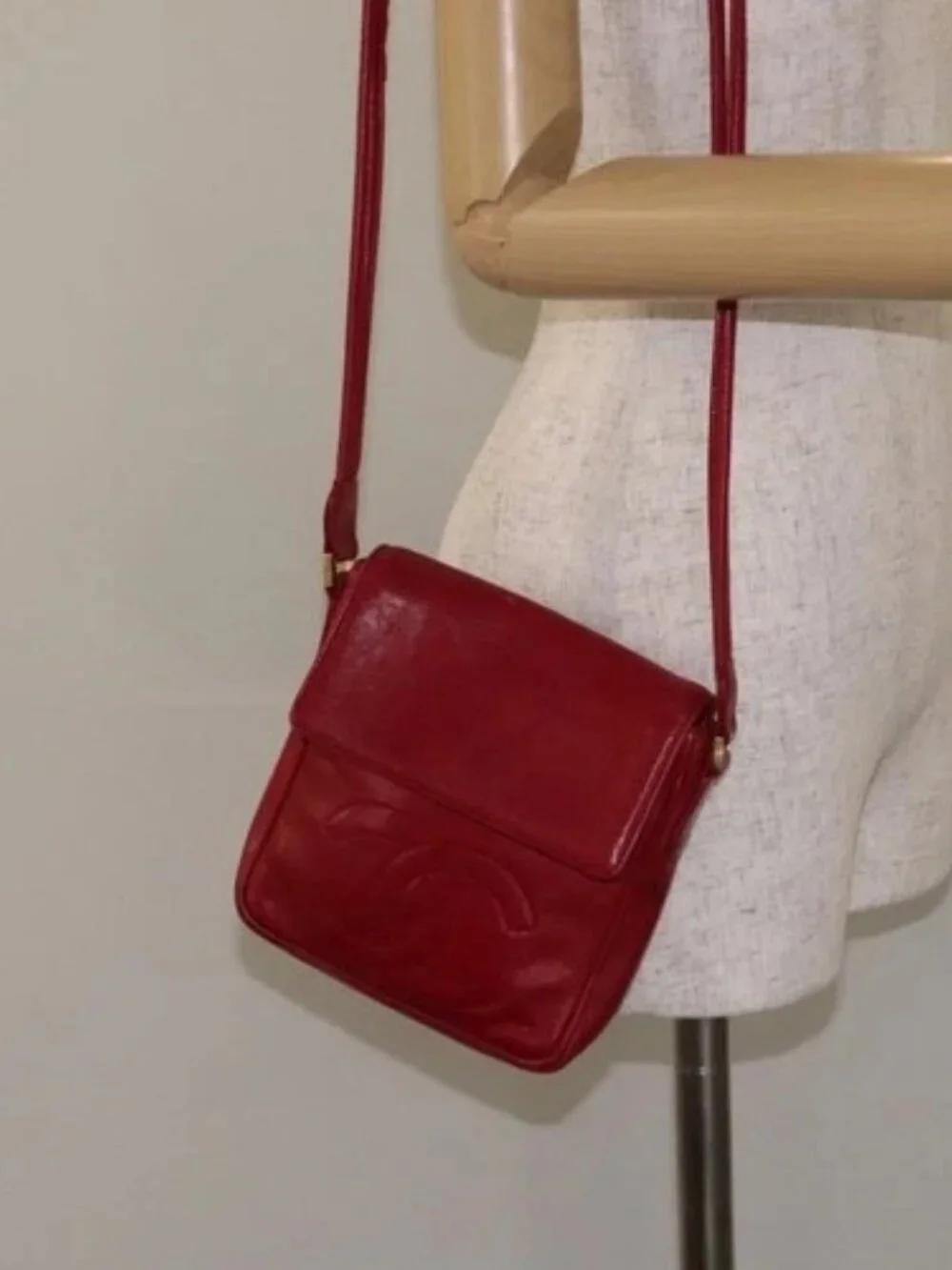 CHANEL brand	chanel color	red